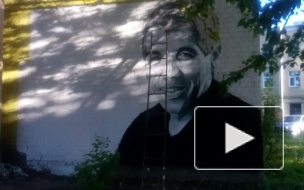 В Петербурге на набережной Обводного появился граффити-портрет Ильи Сегаловича 