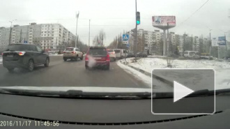 В сети опубликовали видео лихачества маршрутки в Воронеже